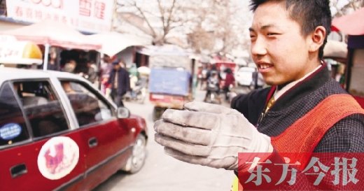 驻马店<em>小伙</em>车祸后<em>迷恋</em>指挥交通 义务指挥17年