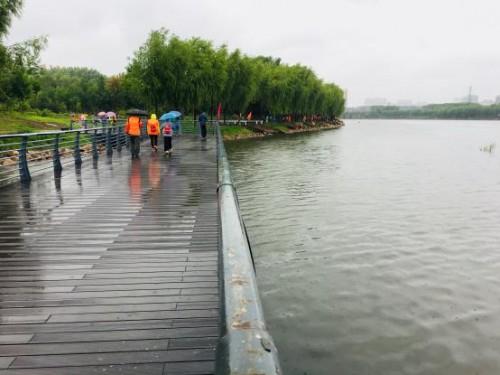 2018全国徒步大会长春站活动盛大启幕--3000名徒步爱好者伊通河畔冒雨走起！