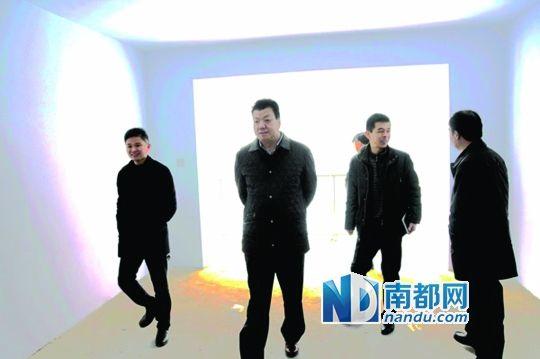   昨日，孟津县政府官微中这张县领导调研照片被质疑P S。