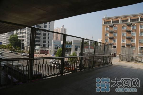 郑州人口超900万 为何过街人行天桥仅有50座?