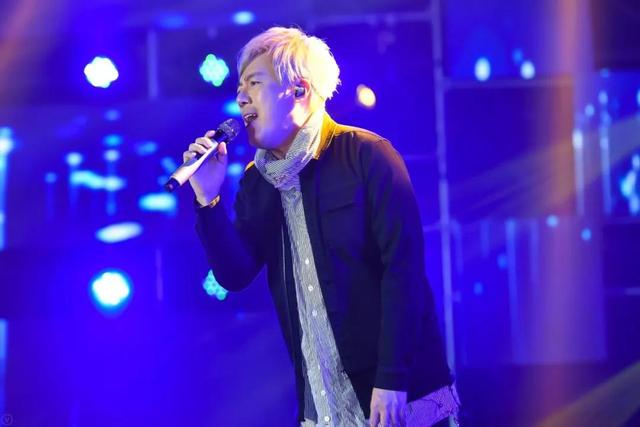 雨一直下,市体育村内另一场“雨”却燃炸了!张宇鹰城开嗓引发全场高潮