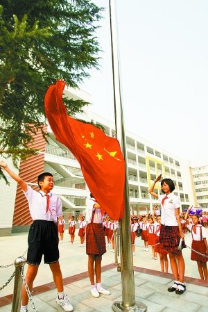 开学第一天拒绝枯燥学生在新学期编织梦想