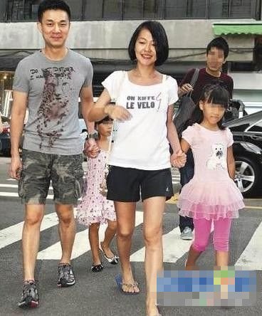 小s一家人外出剪头发+避谈李宗瑞淫照风波(图)