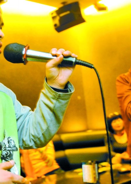 有线话筒漏电顾客K歌死亡 专家称确有风险