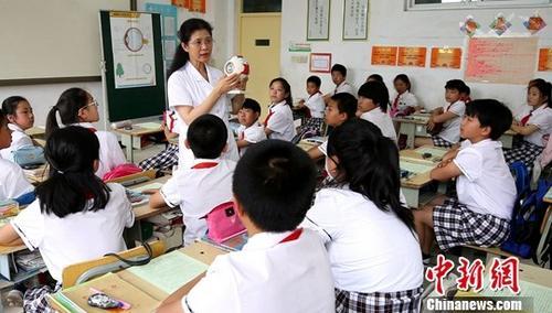 教育部:力争青少年近视率每一年逐步落低