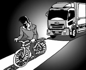 男子假装骑行驴友被撞20多次 专找货车碰瓷