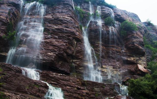 迎牡丹文化节,我市开通万安山七彩大峡谷