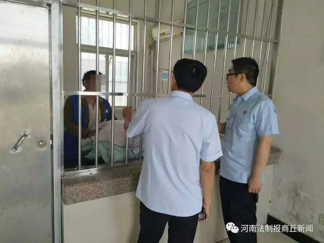 商丘一老赖装疯卖傻花样耍尽被请到看守所