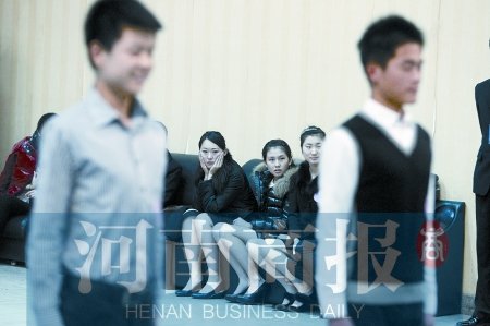 <em>空姐空少</em>报考比去年多<em>三成</em> 今年增加招生计划