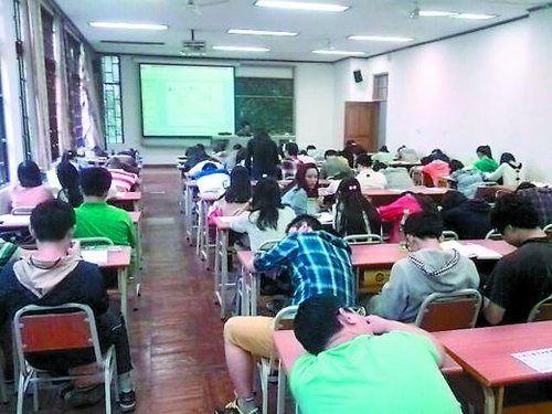 如何看待部分大学生在上课和下课期间都打游戏的现象?