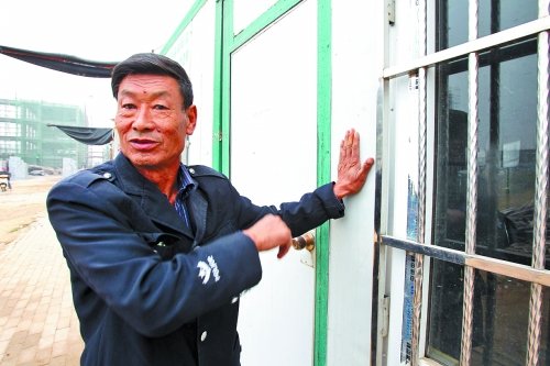 记者记录集装箱公寓生活 老夫妻入住为帮儿还贷