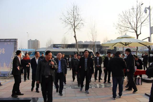 南阳市卧龙区主要领导莅临碧桂园翡翠山观摩指导工作