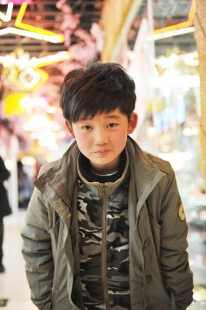 张天天秀卷发+萌宝也想当偶巴?