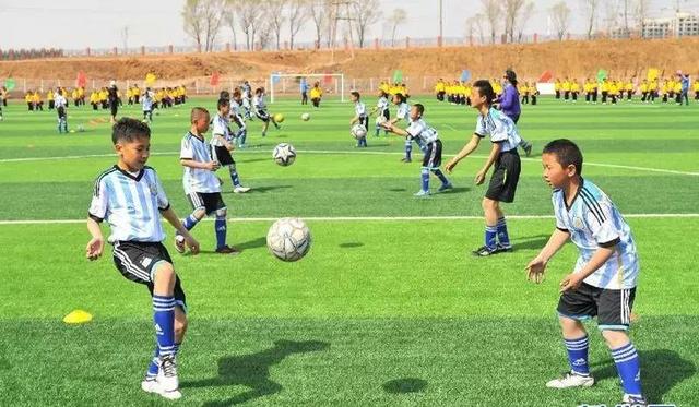 郑州两所高中招收校园足球实验班学生