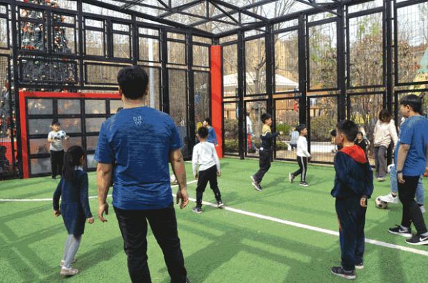 建业足球小镇有足球场吗,建业足球小镇有足球场吗在哪