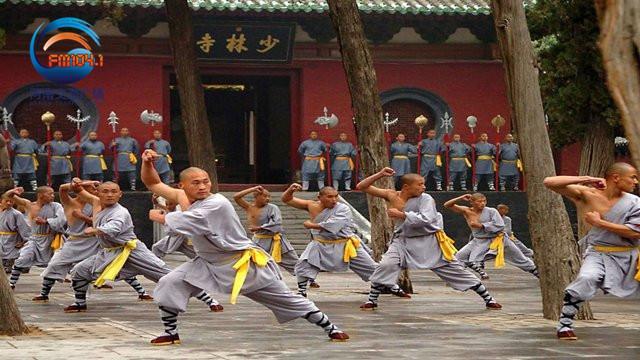 国庆假期第二天 河南嵩山少林寺景区人气火爆