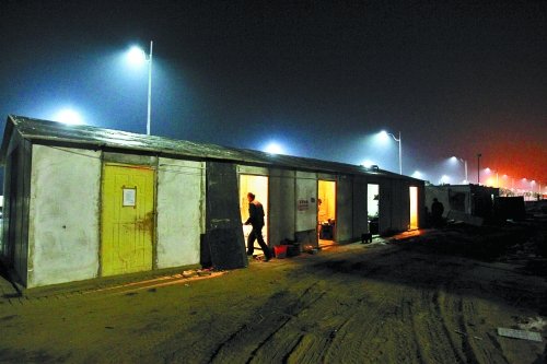 记者记录集装箱公寓生活 老夫妻入住为帮儿还贷