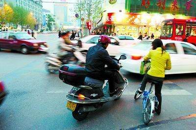 近期郑州交通事故多发电动车是事故主要原因