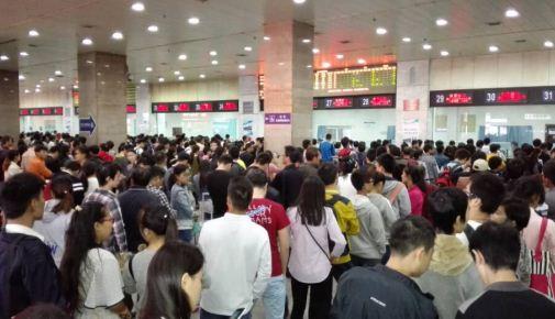 明日现返程客流高峰 郑州往北上广有少量高铁票