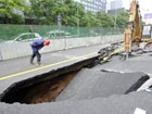 长沙城区道路出现大坑
