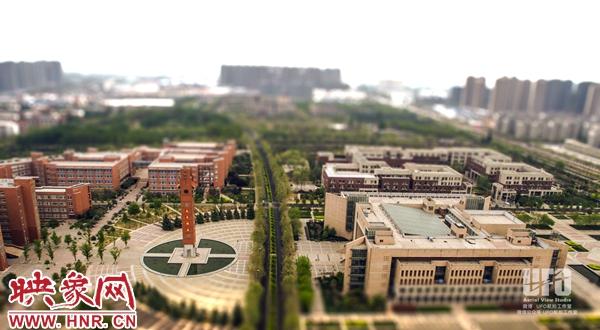 近日,一组袖珍版的郑州大学照片在网上流传,引起了很多网友的关注