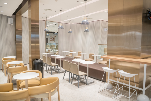 奈雪的茶郑州首店落户大卫城店