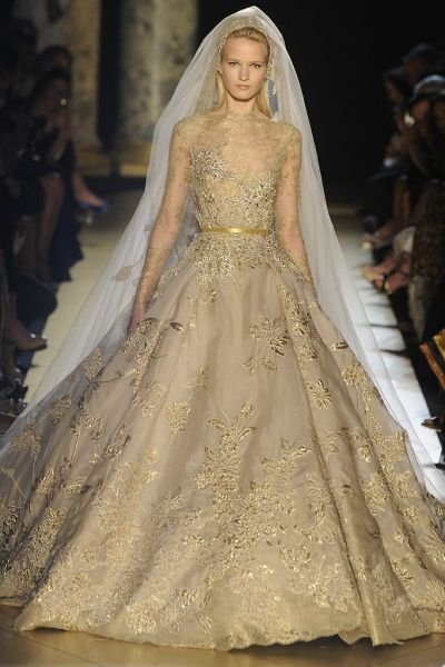 eliesaab婚纱价格_动漫婚纱情侣头像(3)