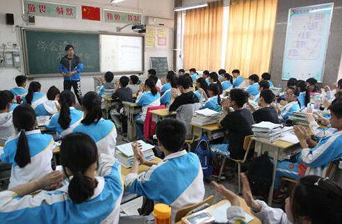 郑州一体育老师改行教语文 自言压力大怕成段