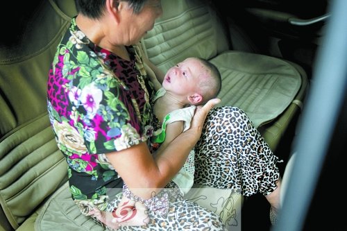 搜救饥饿娃娃郑州全城有爱 婴儿骨瘦如柴
