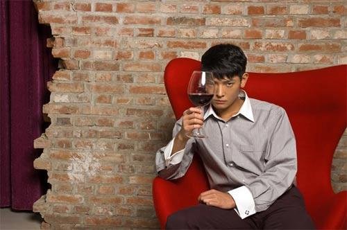 Tmall:衬衫搭配出周正而干练的形象
