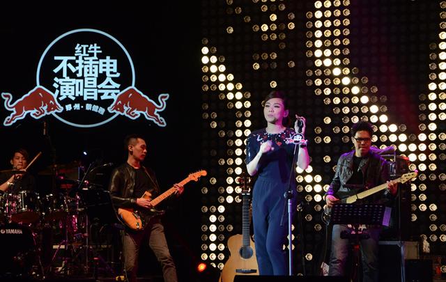 蔡健雅郑州不插电演唱会 爱情旋律陶醉中原