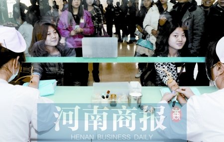 河南省2011年<em>冬天女兵</em>征兵工作进入体检阶段