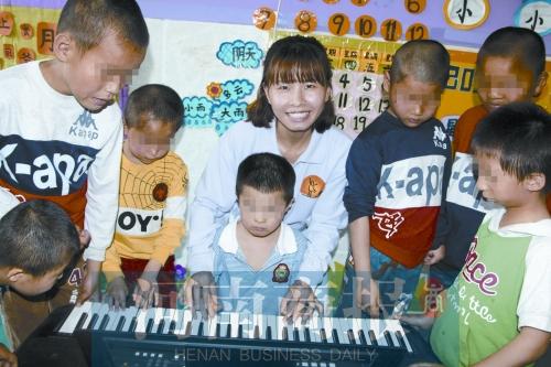 90后女孩福利院长大 放弃高薪工作重回福利院