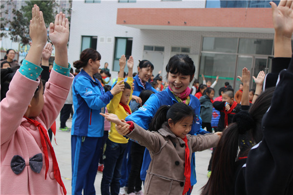 郑州市 走基层 送健康志愿服务队走进郑州经