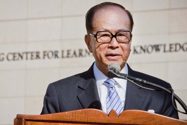 李嘉诚退休传闻:确定接班人不确定未来
