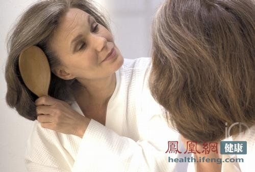 秋季脱发宜<em>秃顶</em>?6个小技巧让<em>头发</em>不再<em>掉</em>_大豫