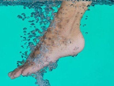 秋冬寒由脚起 晚九点泡脚最养肾