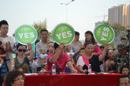 银泰《小苹果》大赛海选结束 35队待定由您投