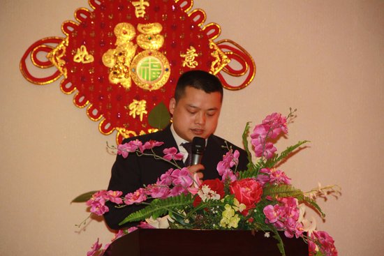 衡阳一酒店请300名的哥的姐吃海鲜!