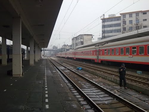 衡阳火车站增开8趟南下始发临客