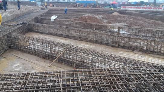 围观:衡阳首条过江隧道施工现场五建筑教学楼图纸层图片