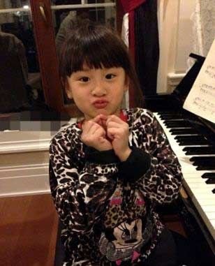 叶一茜晒女儿弹钢琴照田亮隔空点歌_大湘网_腾