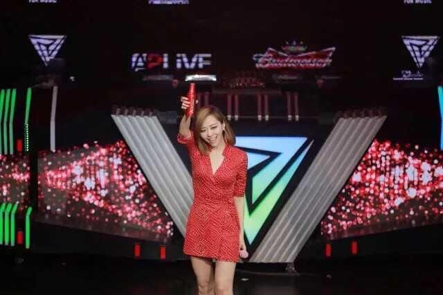 张靓颖空降2015年百威风暴电音节 再掀最强音