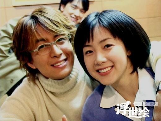 之后又不温不火地演了8年戏,慢慢积累人气,崔智友终于在2002年遇到一