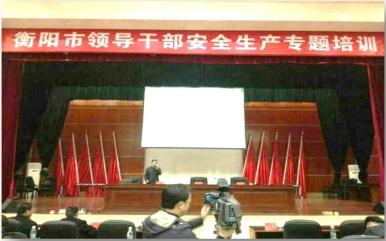 加强自身能力建设,发挥服务机构作用