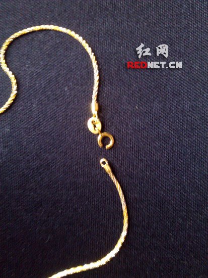 周大福18K金项链配件不保修 顾客称其霸王条