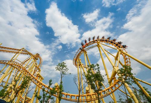 坐着过山车唱着歌 企鹅星主播将在株洲方特惊险挑战