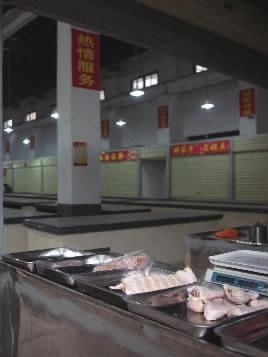 楚湘马路市场成历史 娭毑冒雨买菜只为留点回忆