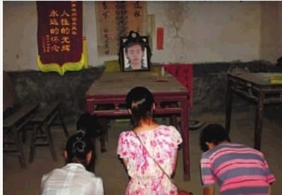 小伙救人溺亡：获救者称漠然离开系&ldquo;不知情&rdquo;