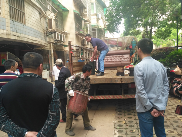 雨花区井湾子街道蓝天行动 整治非法生产经营